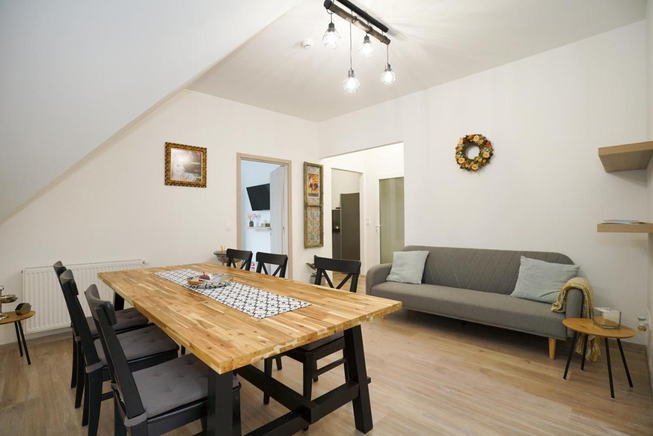 Koffer Apartman Eger Esterno foto